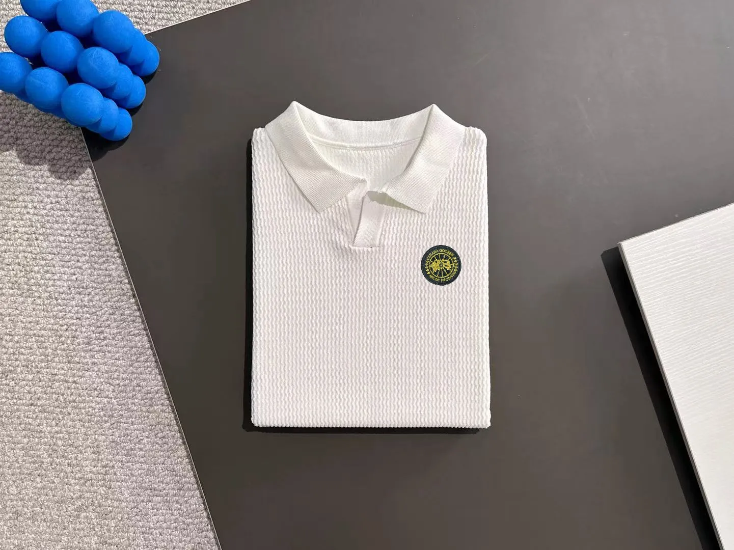 Next day shipment P300 High quality Big Goose 2025 new summer men's lapel short-sleeved knitted fabric Made of combed cotton yarn knitted cotton fabric, pure cotton high-weight special yarn, it feels full of weight when weighed, and the upper body is more textured than ordinary knitted fabrics. This texture can cope with the weather. Perfectly produced stitch by stitch according to the original version! Show nobility. Sizes: M to 3XL